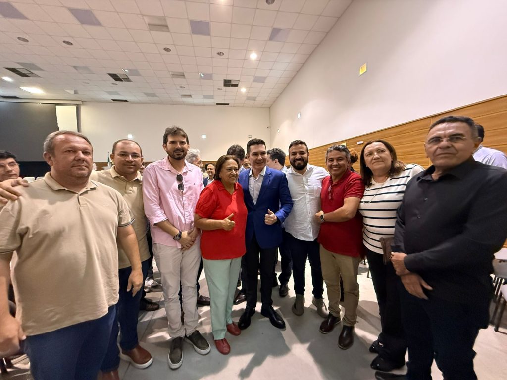Ao lado do ministro das Cidades Jader Filho, Dr. Tadeu assina ordem serviço para construção de 200 casas para Caicó